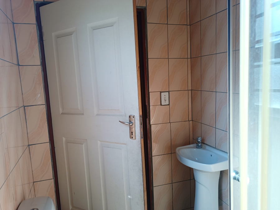 2 Bedroom Property for Sale in Rietvallei Gauteng