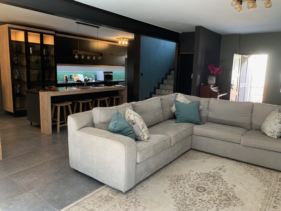 3 Bedroom Property for Sale in Faerie Glen Gauteng