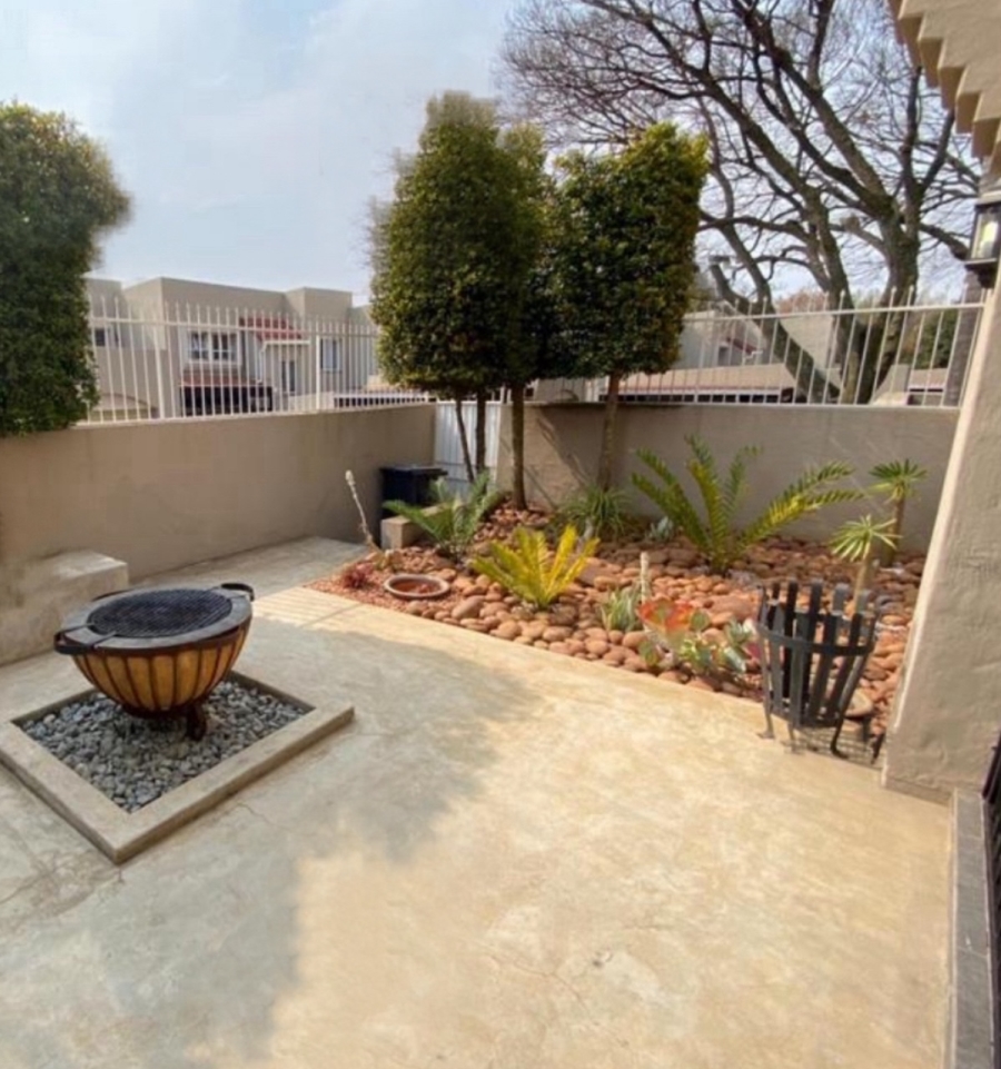 3 Bedroom Property for Sale in Faerie Glen Gauteng