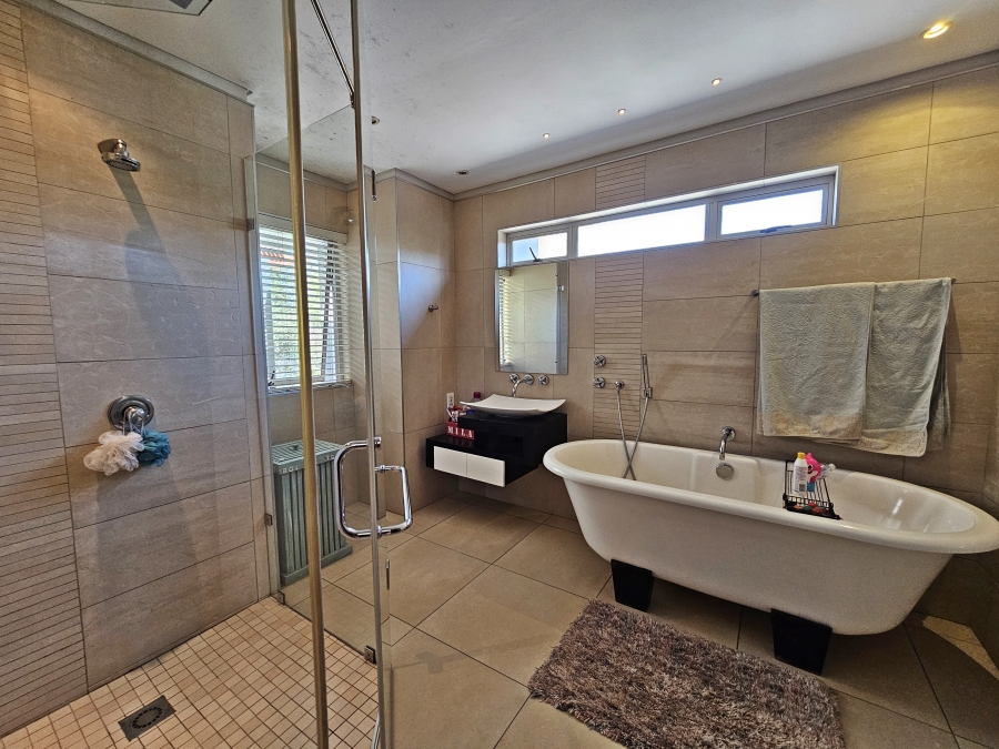 To Let 4 Bedroom Property for Rent in Midstream Estate Gauteng