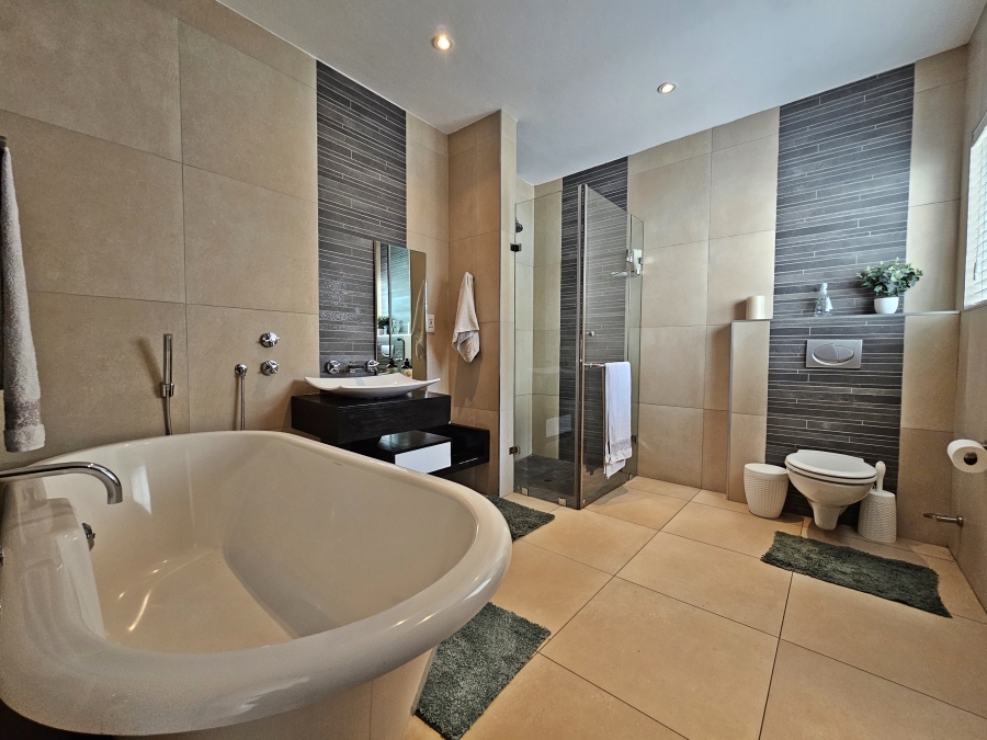 To Let 4 Bedroom Property for Rent in Midstream Estate Gauteng