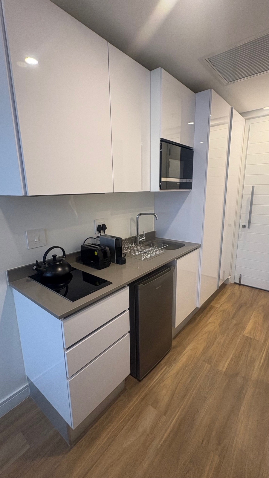 To Let 1 Bedroom Property for Rent in Illovo Gauteng