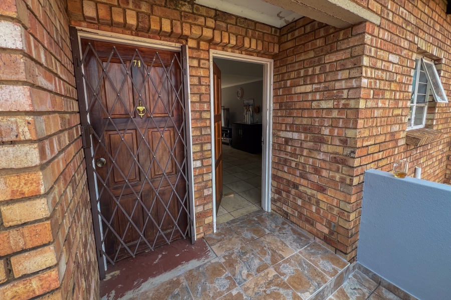2 Bedroom Property for Sale in Liefde en Vrede Gauteng