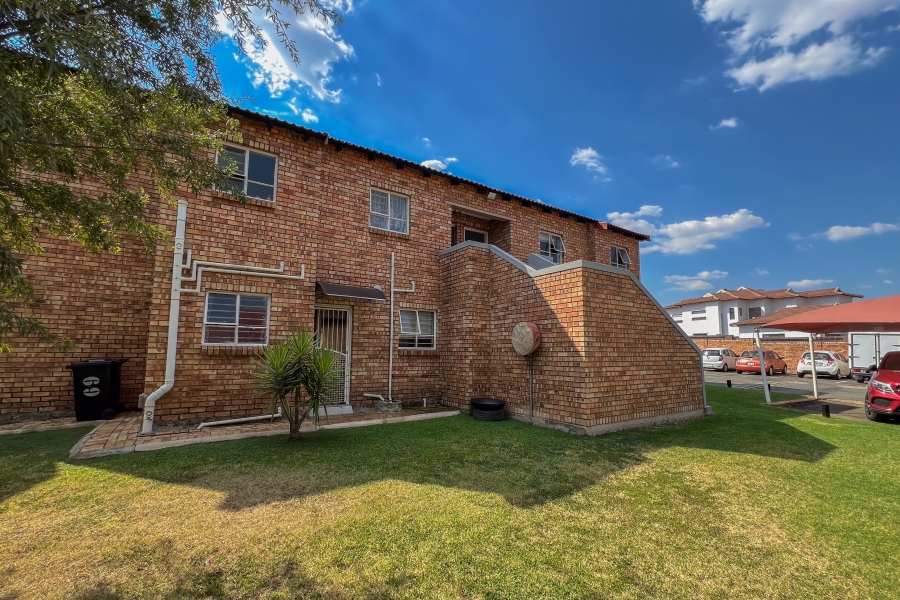 2 Bedroom Property for Sale in Liefde en Vrede Gauteng