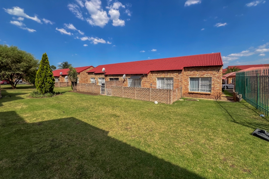 2 Bedroom Property for Sale in Liefde en Vrede Gauteng