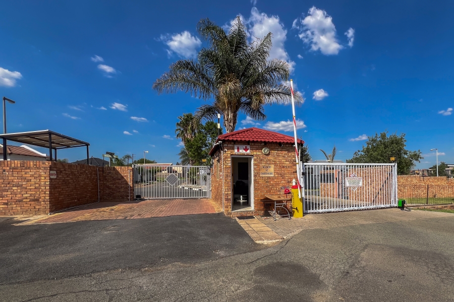 2 Bedroom Property for Sale in Liefde en Vrede Gauteng