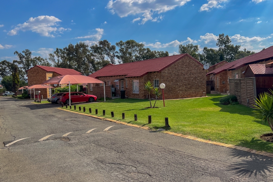 2 Bedroom Property for Sale in Liefde en Vrede Gauteng