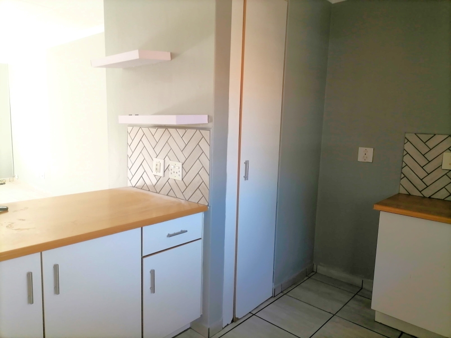 To Let 2 Bedroom Property for Rent in Die Hoewes Gauteng