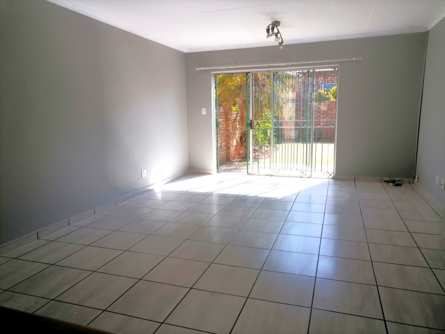 To Let 2 Bedroom Property for Rent in Die Hoewes Gauteng