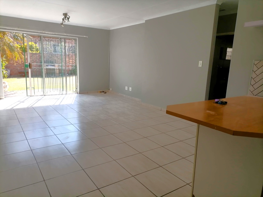 To Let 2 Bedroom Property for Rent in Die Hoewes Gauteng