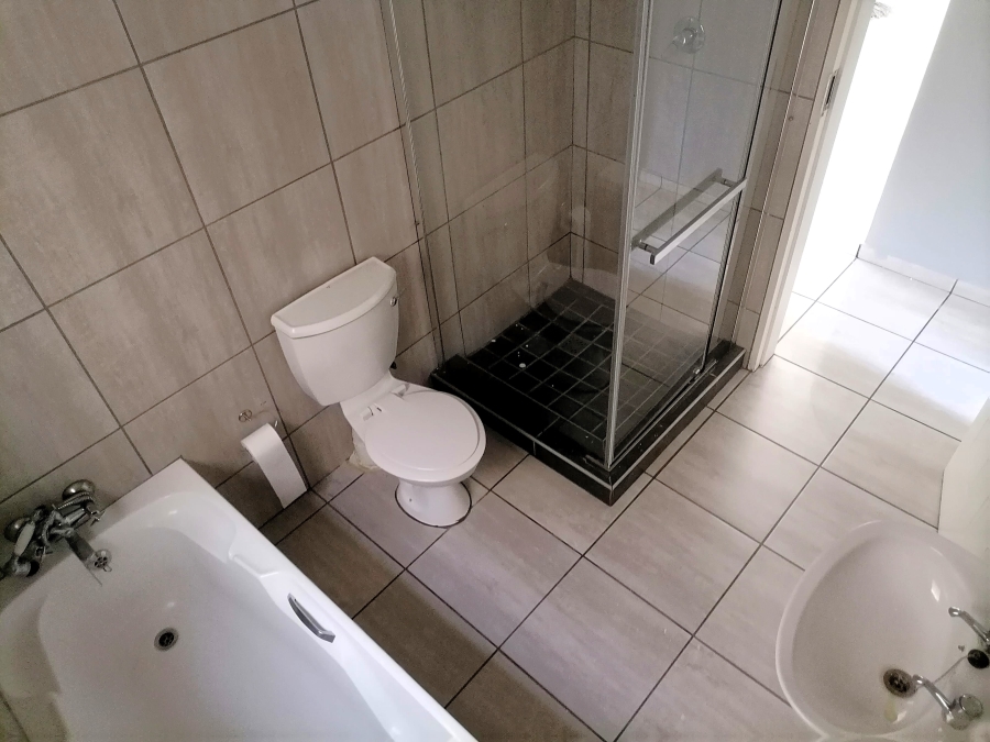 To Let 2 Bedroom Property for Rent in Die Hoewes Gauteng