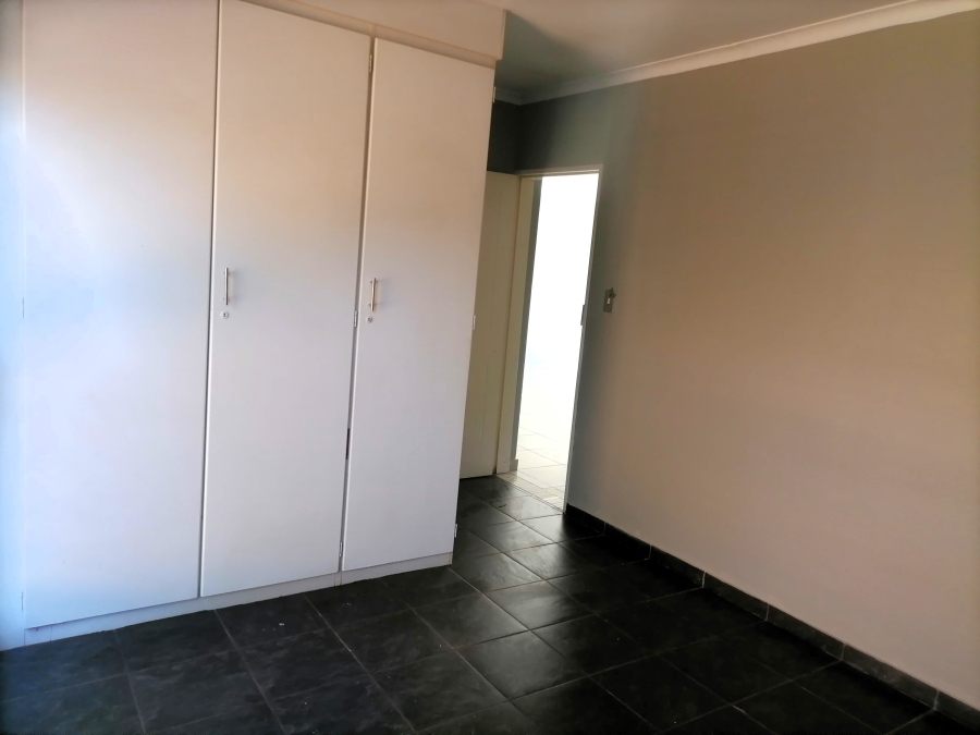 To Let 2 Bedroom Property for Rent in Die Hoewes Gauteng