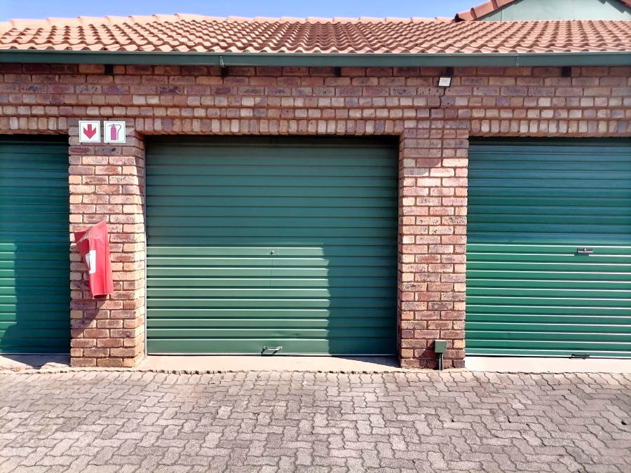 To Let 2 Bedroom Property for Rent in Die Hoewes Gauteng