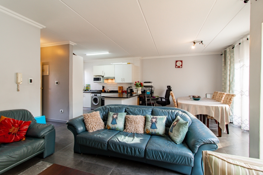2 Bedroom Property for Sale in Kew Gauteng