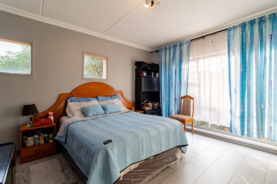 2 Bedroom Property for Sale in Kew Gauteng