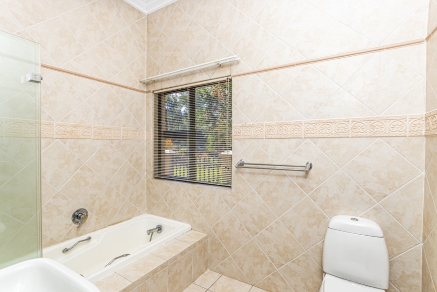 To Let 5 Bedroom Property for Rent in Dainfern Golf Estate Gauteng