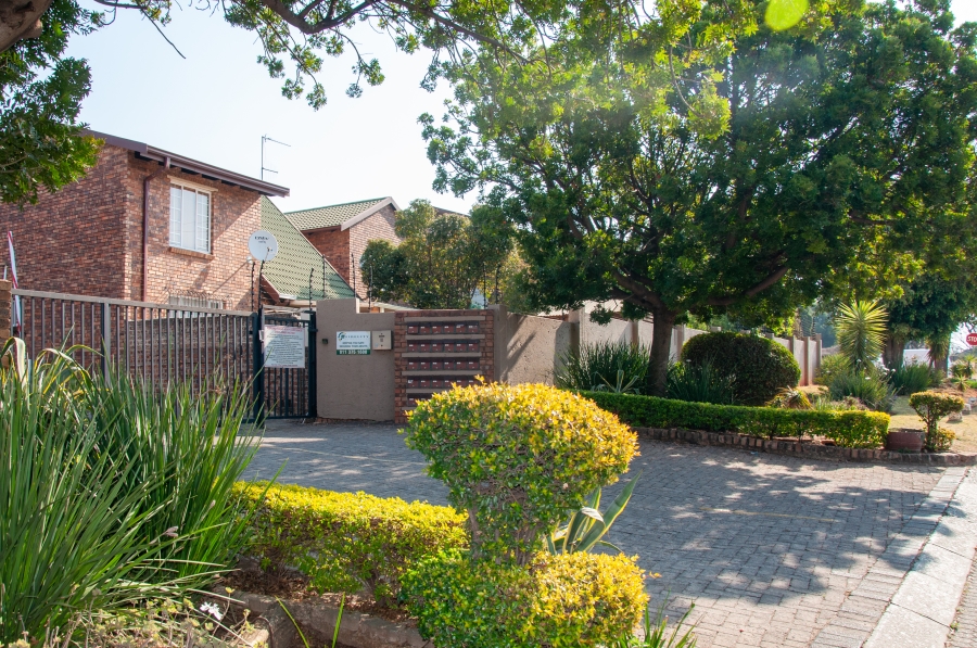 2 Bedroom Property for Sale in Noordwyk Gauteng