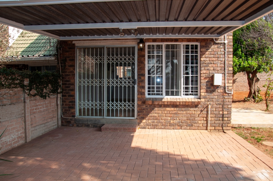 2 Bedroom Property for Sale in Noordwyk Gauteng