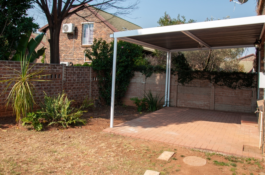 2 Bedroom Property for Sale in Noordwyk Gauteng