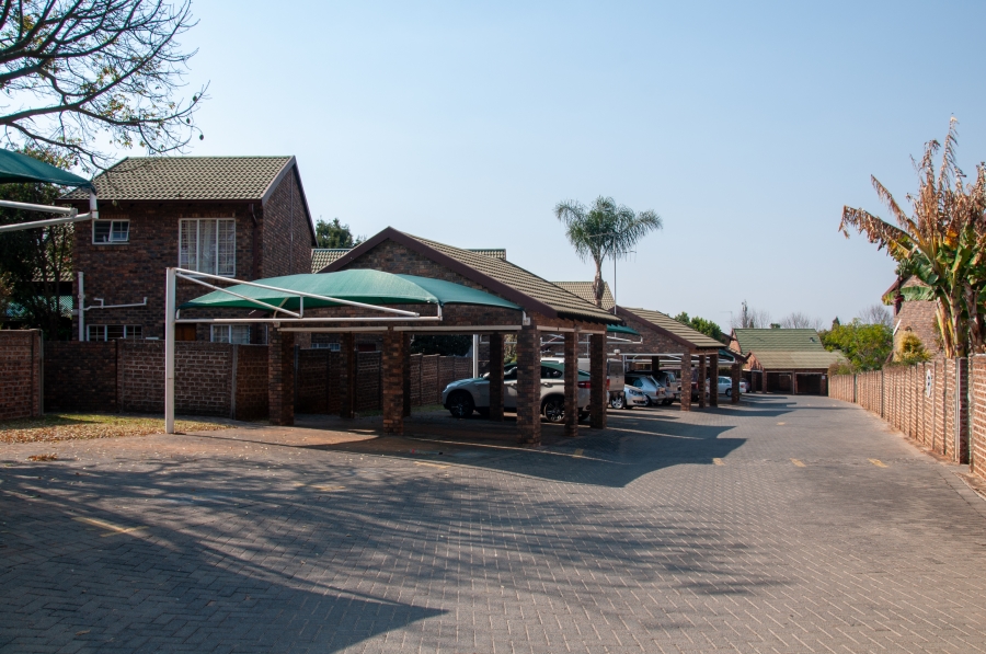 2 Bedroom Property for Sale in Noordwyk Gauteng