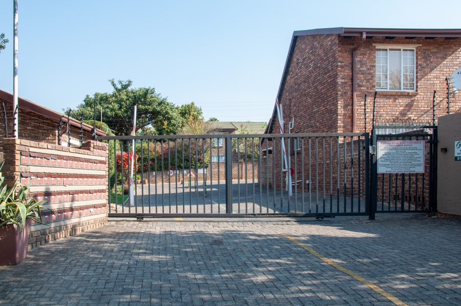 2 Bedroom Property for Sale in Noordwyk Gauteng