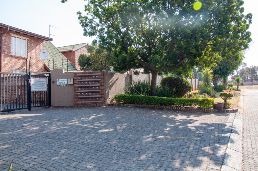 2 Bedroom Property for Sale in Noordwyk Gauteng