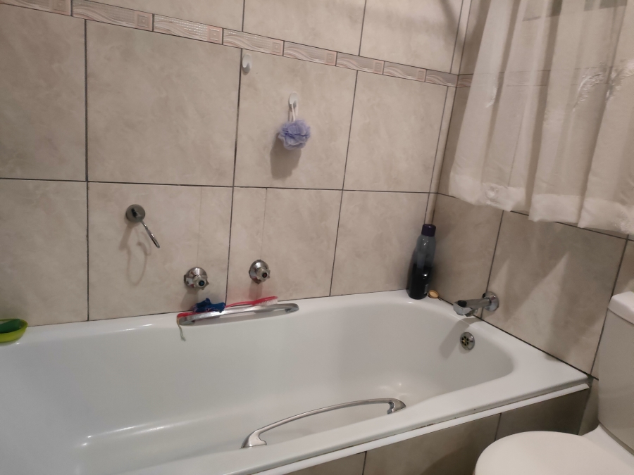 2 Bedroom Property for Sale in Silverton Gauteng