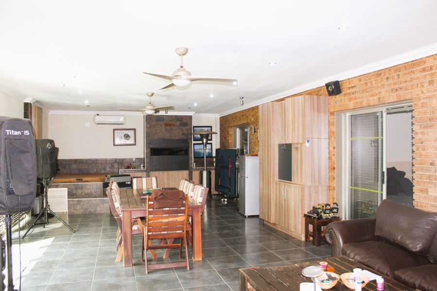 4 Bedroom Property for Sale in Lochvaal Gauteng
