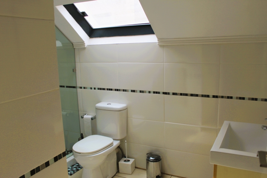 5 Bedroom Property for Sale in Lochvaal Gauteng