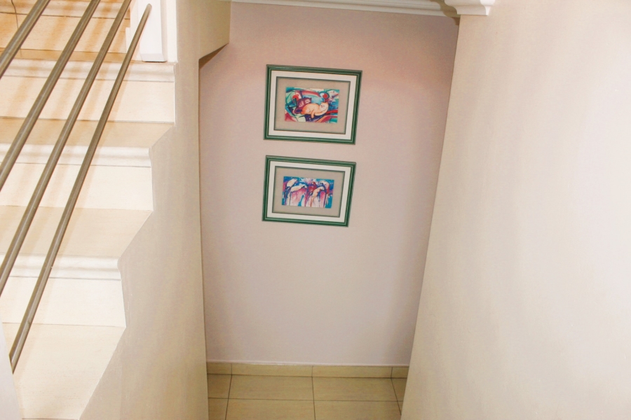 5 Bedroom Property for Sale in Lochvaal Gauteng