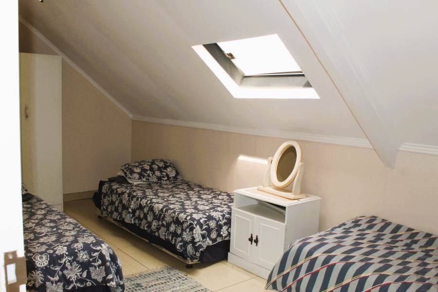 5 Bedroom Property for Sale in Lochvaal Gauteng