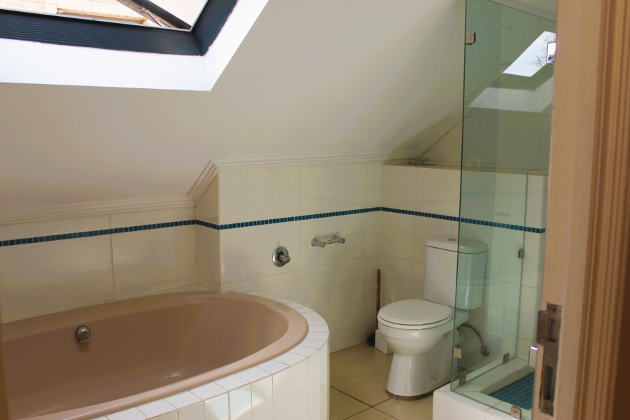 5 Bedroom Property for Sale in Lochvaal Gauteng