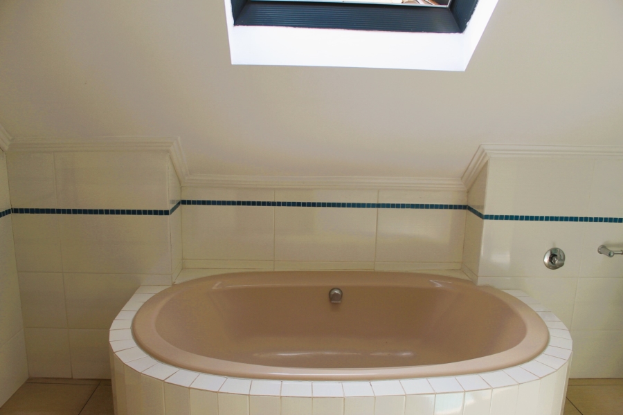 5 Bedroom Property for Sale in Lochvaal Gauteng