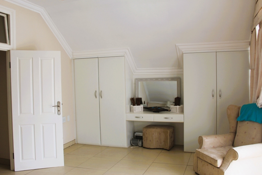 5 Bedroom Property for Sale in Lochvaal Gauteng