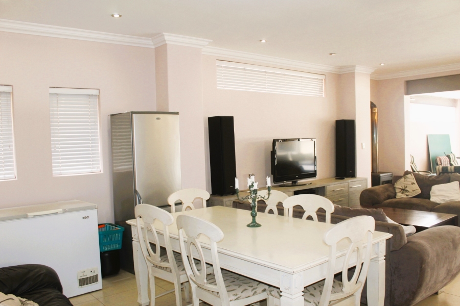 5 Bedroom Property for Sale in Lochvaal Gauteng