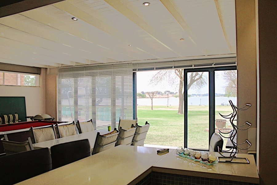 5 Bedroom Property for Sale in Lochvaal Gauteng