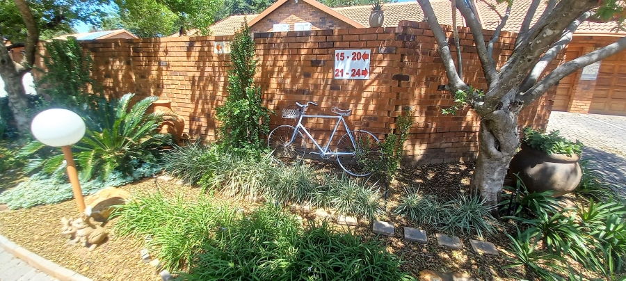 To Let 2 Bedroom Property for Rent in Die Hoewes Gauteng