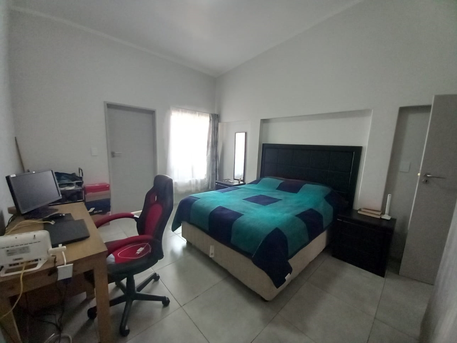 2 Bedroom Property for Sale in Glen Marais Gauteng