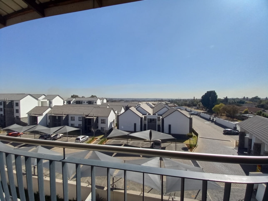 2 Bedroom Property for Sale in Glen Marais Gauteng