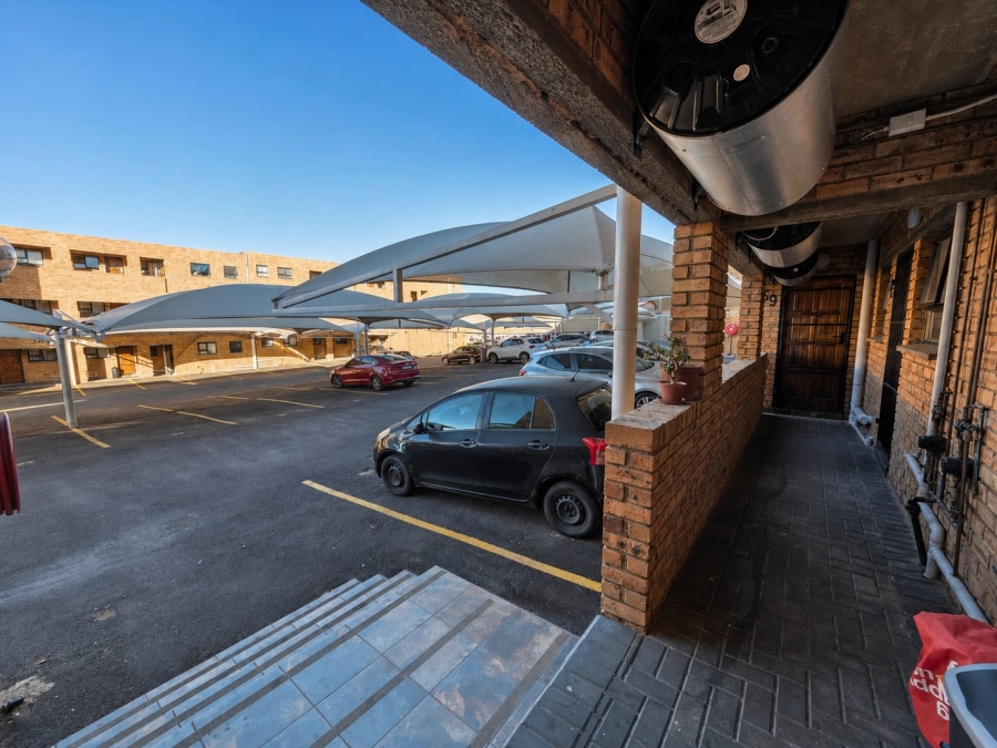 132 Bedroom Property for Sale in Chrisville Gauteng