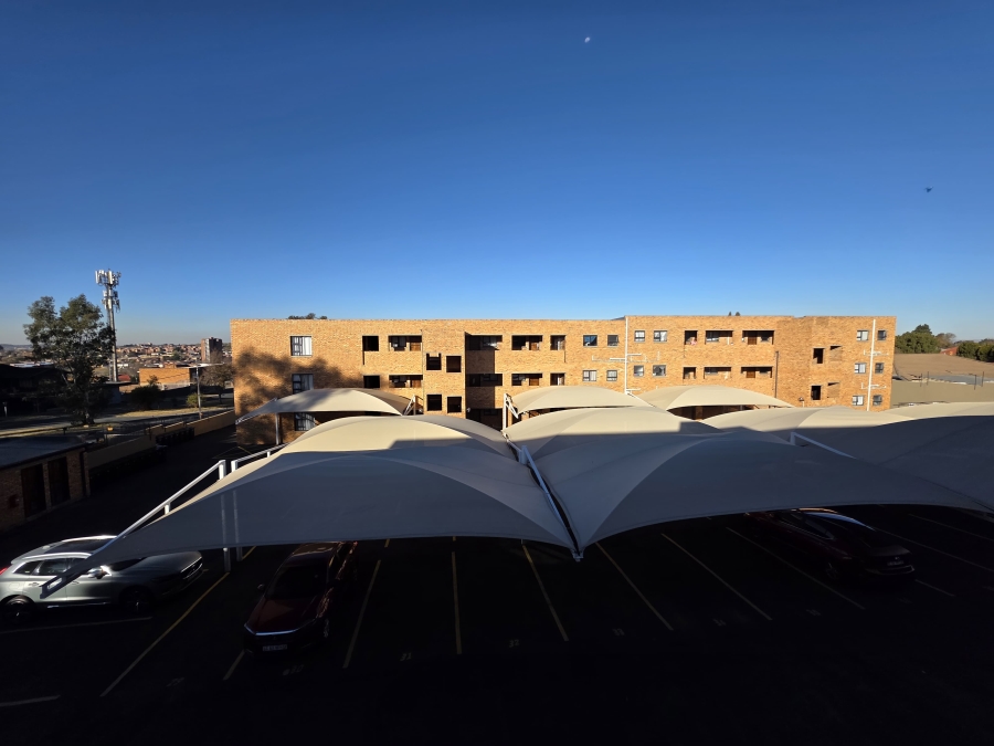 132 Bedroom Property for Sale in Chrisville Gauteng