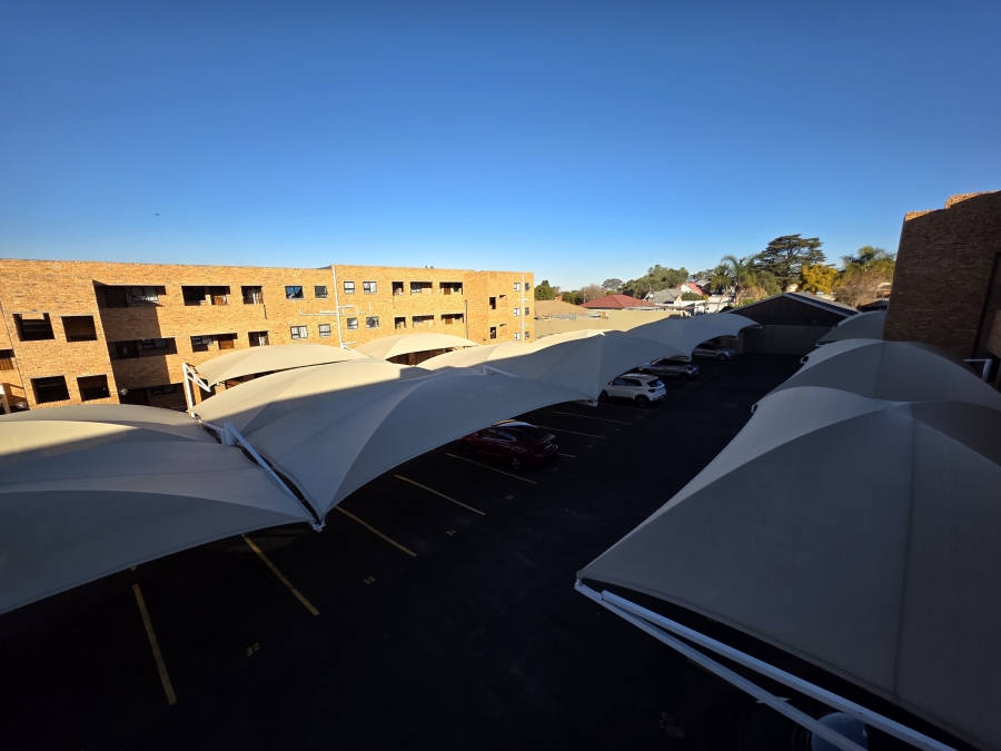 132 Bedroom Property for Sale in Chrisville Gauteng
