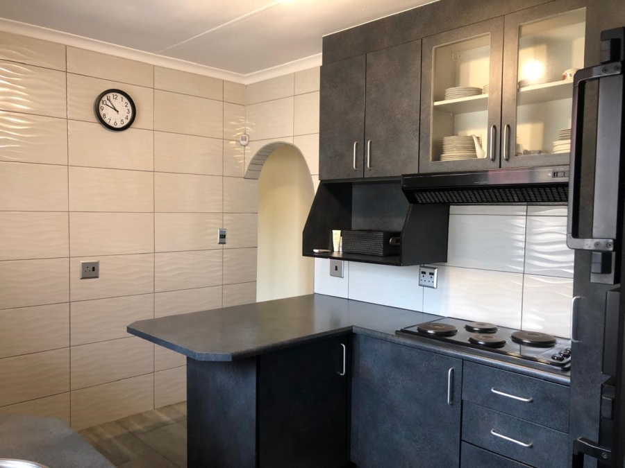 5 Bedroom Property for Sale in Lenasia South Gauteng