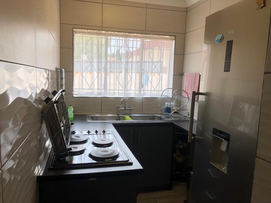 5 Bedroom Property for Sale in Lenasia South Gauteng