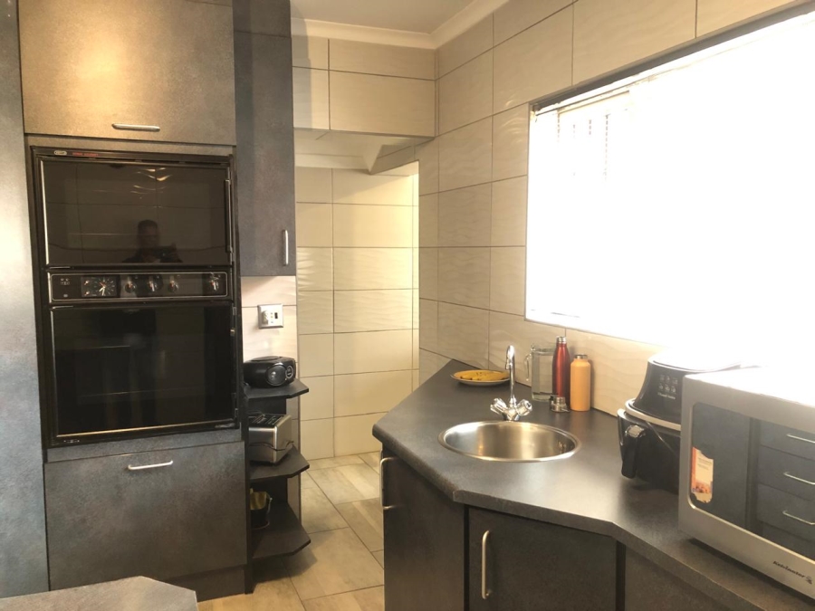 5 Bedroom Property for Sale in Lenasia South Gauteng