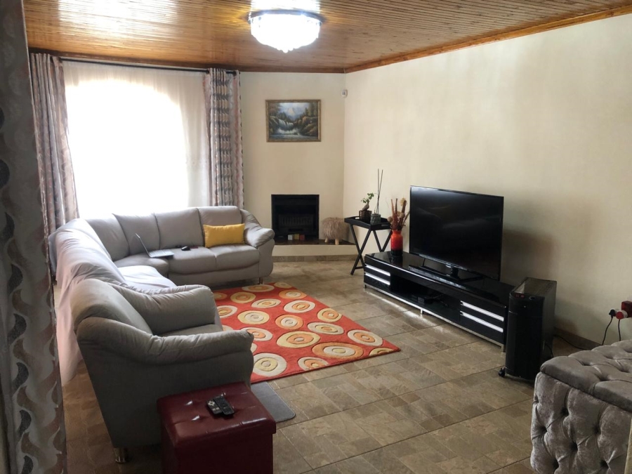 5 Bedroom Property for Sale in Lenasia South Gauteng