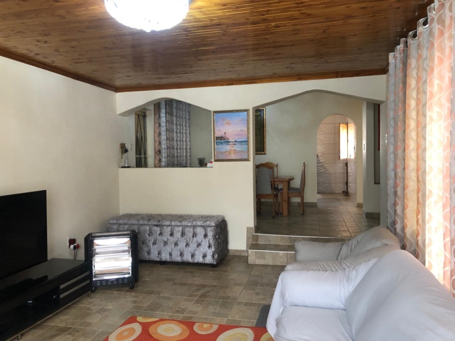 5 Bedroom Property for Sale in Lenasia South Gauteng