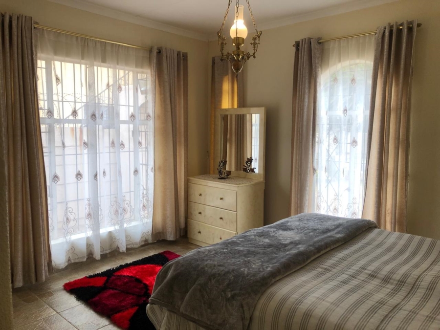 5 Bedroom Property for Sale in Lenasia South Gauteng