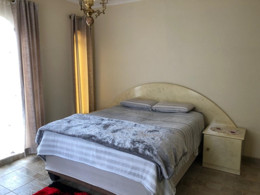 5 Bedroom Property for Sale in Lenasia South Gauteng