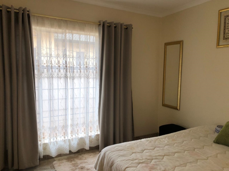 5 Bedroom Property for Sale in Lenasia South Gauteng